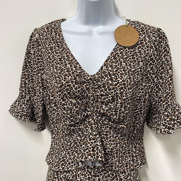 BNWT Two piece leopard top and matching skirt size medium - Picture 2 of 5
